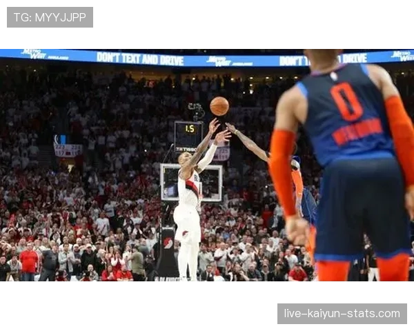 利拉德挡拆后无球接投三分更胜开拓者时代