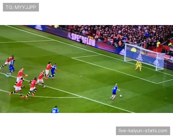 越位位置判定：球员与球及最近两名防守队员的关系